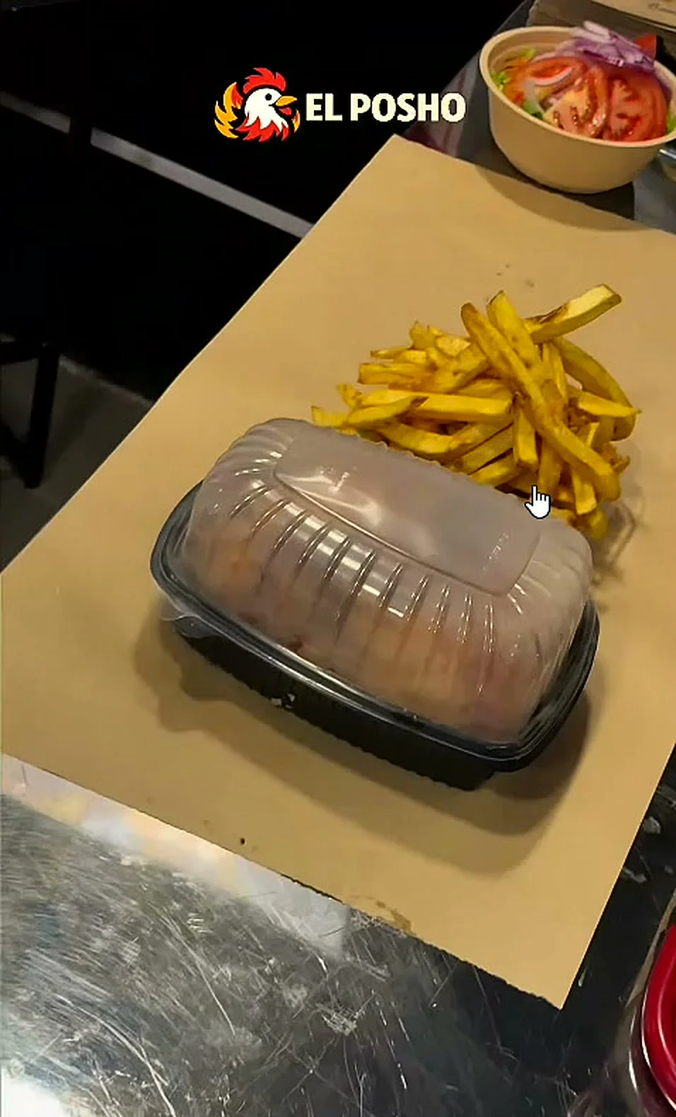 Pedido de El Posho para llevar: pollo en bandeja con papas fritas y ensalada